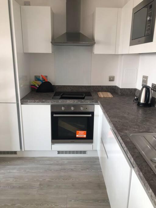 3 Bedroom Apartment Free Parking Манчестер Экстерьер фото