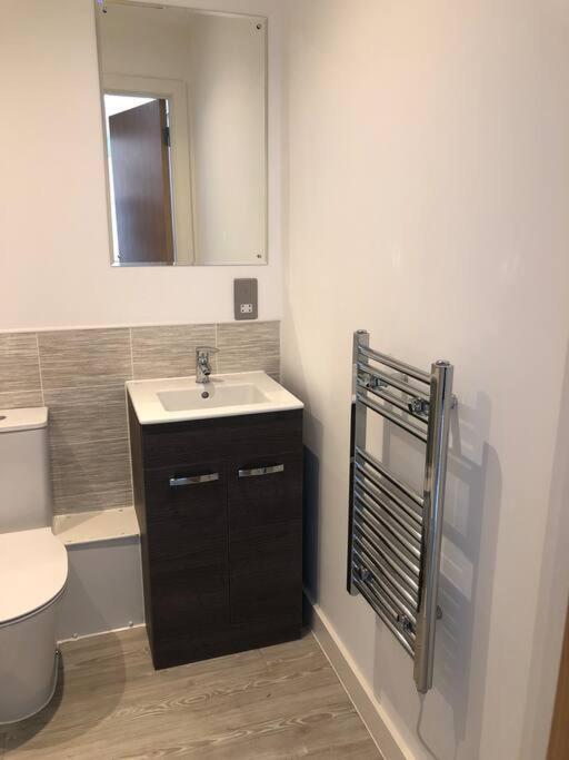 3 Bedroom Apartment Free Parking Манчестер Экстерьер фото